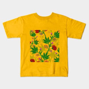 Realistic looking flower pattern Kids T-Shirt